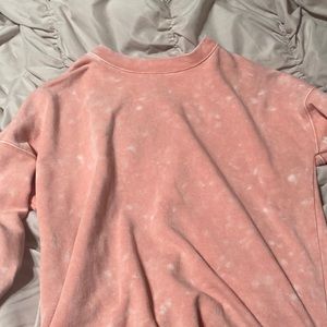 A pink and white sweatshirt from kohls doesn’t have any damages to it!